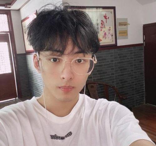 网红帅哥吃瓜事件,揭秘娱乐圈背后的真相